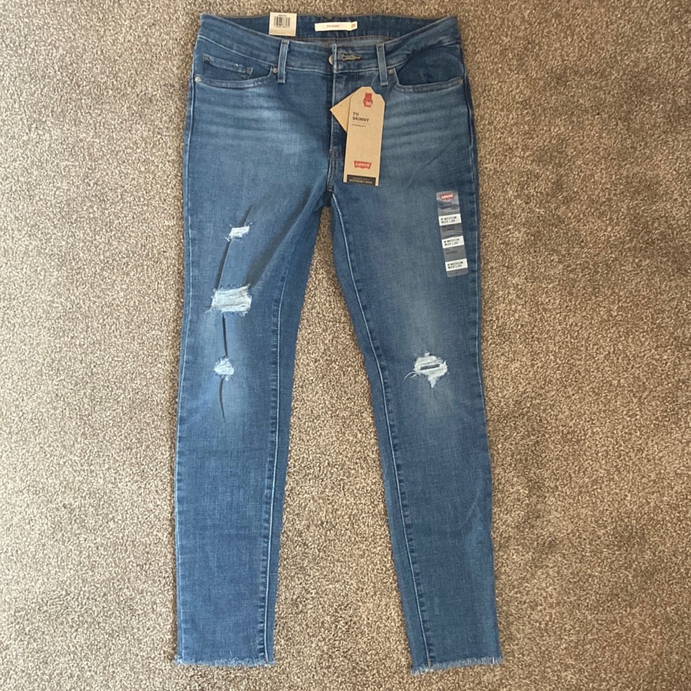 NWT Levi’s 711 skinny jeans